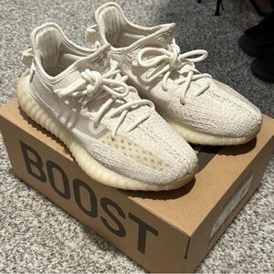 Yeezy sneakers 350 V2